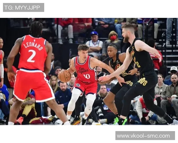 火箭队与快船队激战正酣精彩直播中不容错过的篮球盛宴